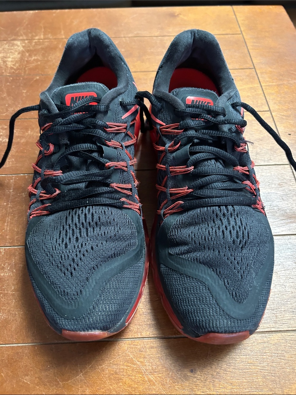 Nike Men's Black/Red Running Shoes - Lightweight Comfort